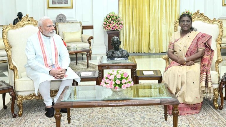 राष्ट्रपति से पीएम मोदी और अमित शाह की अलग-अलग मुलाकातों से सियासी हलचल तेज, बड़े फैसले की अटकलें